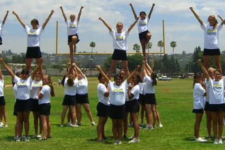 Cheerleading-Team-Photo-1765999119872-ql6n1.jpg